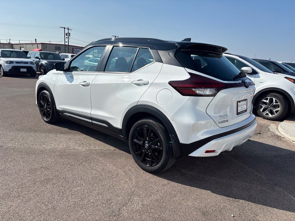 Used 2023 Nissan Kicks SR FWD image 7