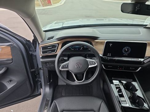 New 2026 Volkswagen Atlas SE image 13