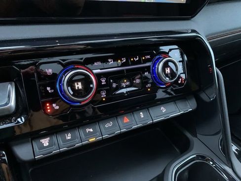 New 2026 GMC Sierra 2500 AT4 w/ AT4 Premium Plus Package image 24