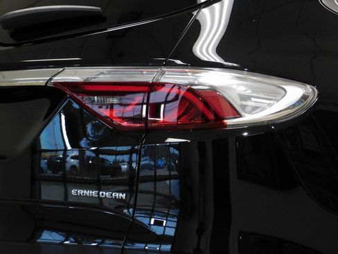 Used 2024 Buick Enclave Essence image 87