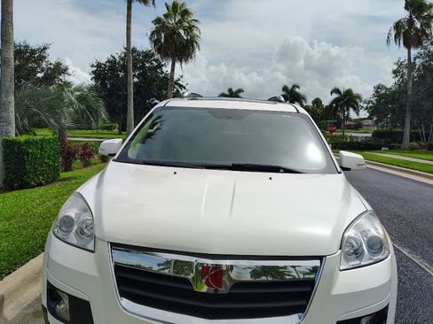 Used 2009 Saturn Outlook XR w/ Convenience Package image 4