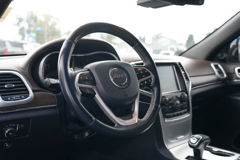 Used 2015 Jeep Grand Cherokee Overland w/ Advanced Technology Group AWD/4WD image 12