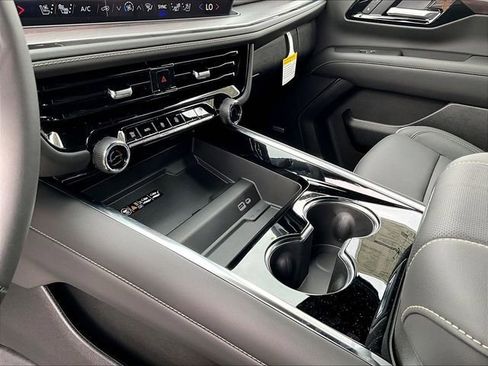 New 2026 Chevrolet Suburban Premier image 13