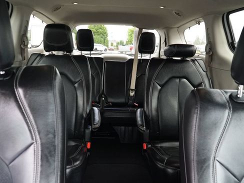 Used 2022 Chrysler Pacifica Touring-L FWD image 23