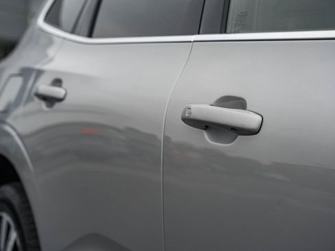 Certified 2023 Volvo XC60 B5 Ultimate w/ Climate Package image 17