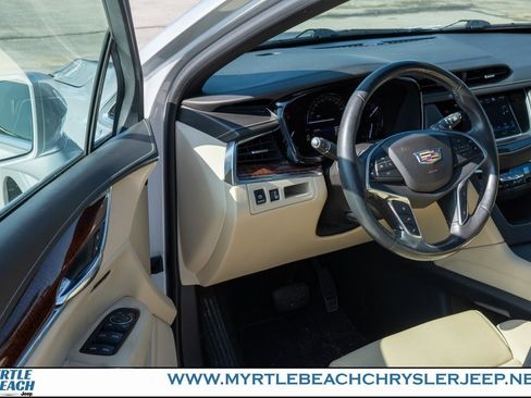 Used 2017 Cadillac XT5 Luxury w/ Driver Awareness Package image 15