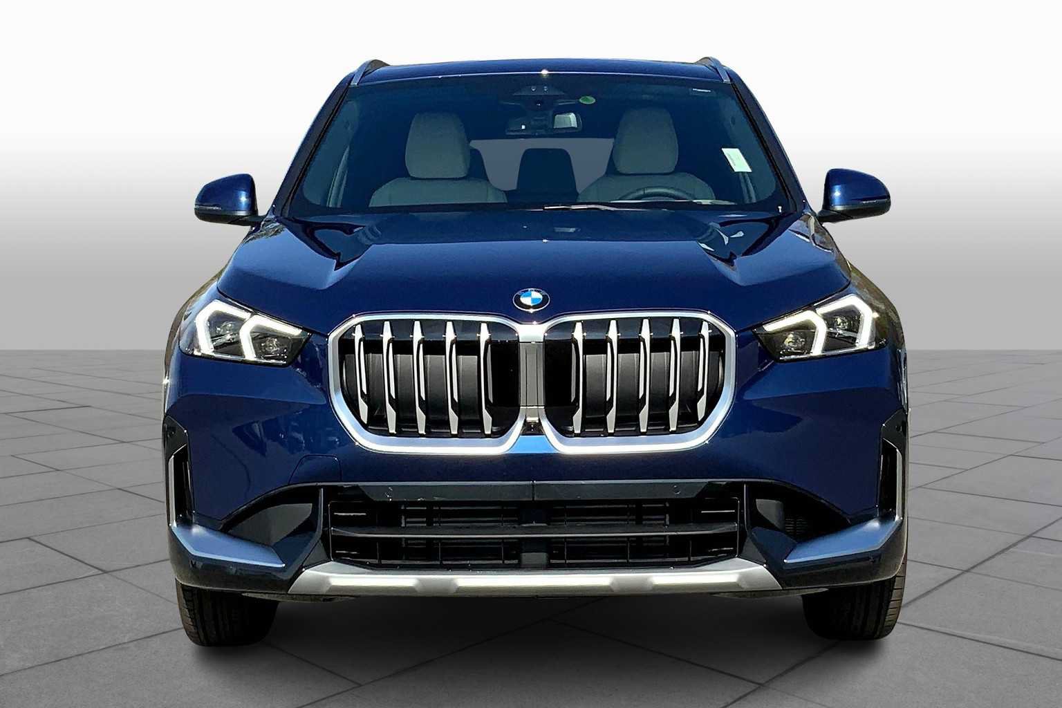 Used 2025 BMW X1 xDrive28i w/ Technology Package AWD/4WD image 3