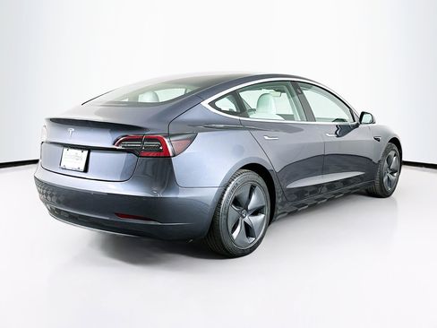 Used 2019 Tesla Model 3 Standard Range image 9