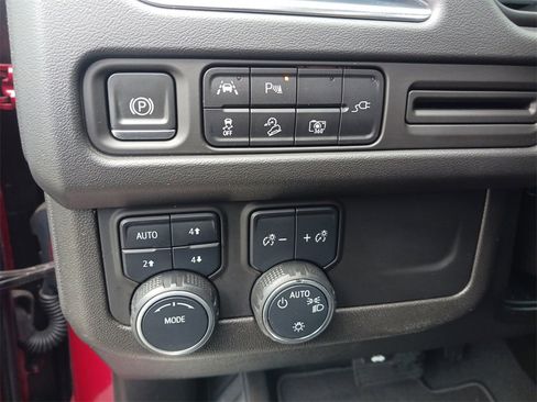 Used 2022 Chevrolet Tahoe Z71 w/ Luxury Package image 38