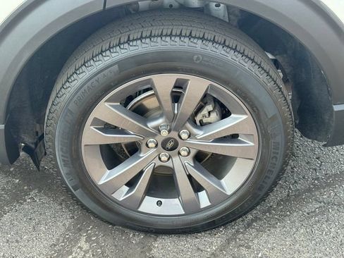 Used 2023 Ford Explorer XLT w/ Equipment Group 202A AWD/4WD image 11