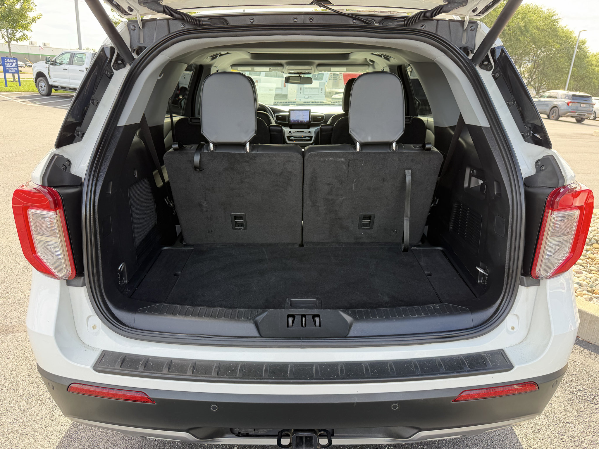 Used 2024 Ford Explorer XLT w/ Equipment Group 202A AWD/4WD image 23