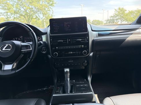 Used 2023 Lexus GX 460 Luxury w/ Accessory Package AWD/4WD image 16