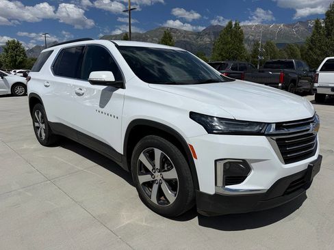 Used 2023 Chevrolet Traverse LT w/ LT Premium Package AWD/4WD image 9