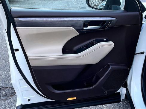 Certified 2021 Toyota Highlander Platinum image 20