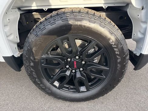 Used 2025 GMC Sierra 1500 Elevation image 35