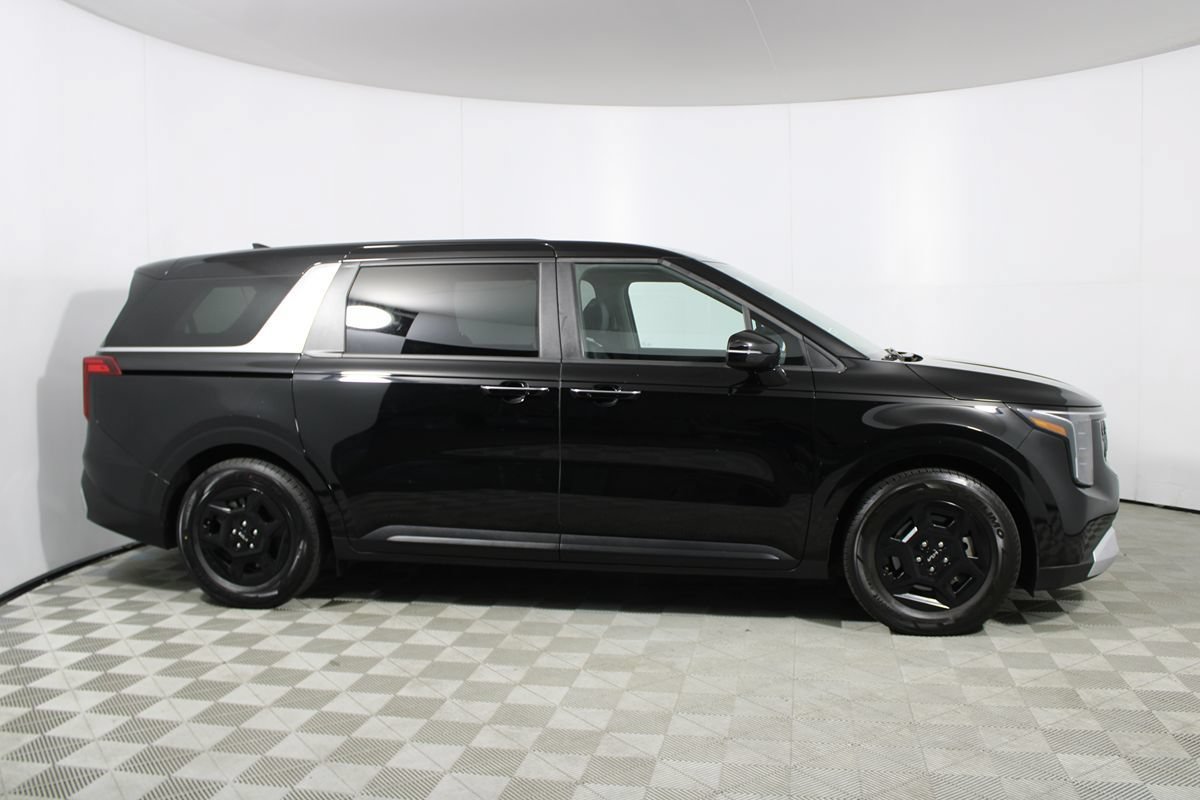 Used 2025 Kia Carnival FWD image 52