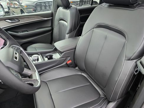 New 2025 Jeep Grand Cherokee Limited image 24