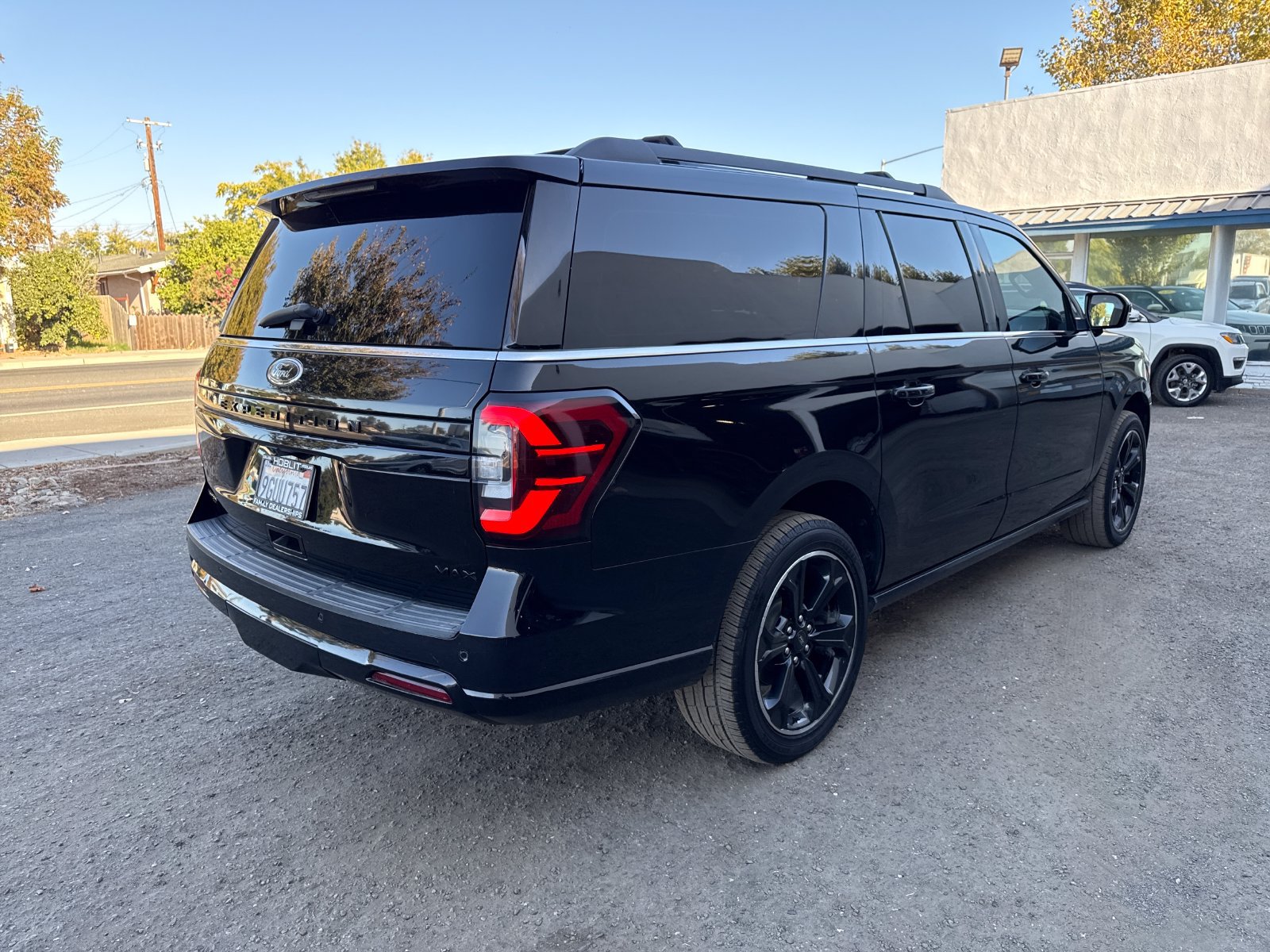 Used 2023 Ford Expedition Max Limited AWD/4WD image 5