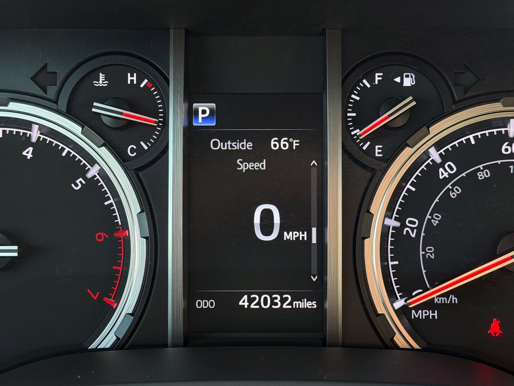 Used 2024 Toyota 4Runner TRD Off-Road Premium AWD/4WD image 33
