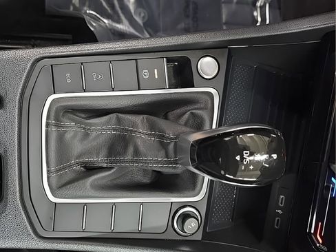 Used 2025 Volkswagen Jetta SE image 27