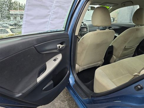 Used 2013 Toyota Corolla LE image 17