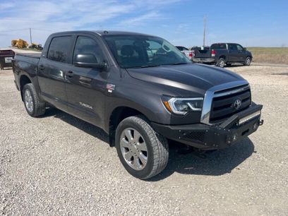 Used 2011 Toyota Tundra 4x4 CrewMax w/ SR5 Pkg