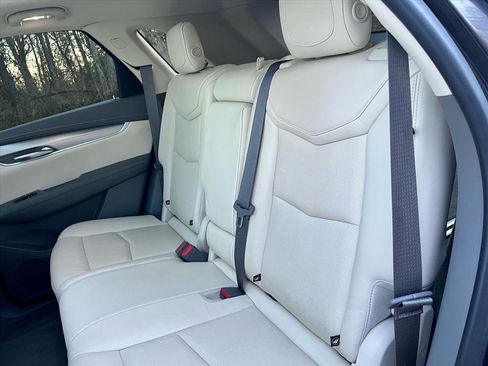 Used 2018 Cadillac XT5 Luxury w/ Driver Awareness Package image 20