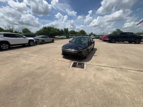 Used 2025 Kia K4 LXS image 16
