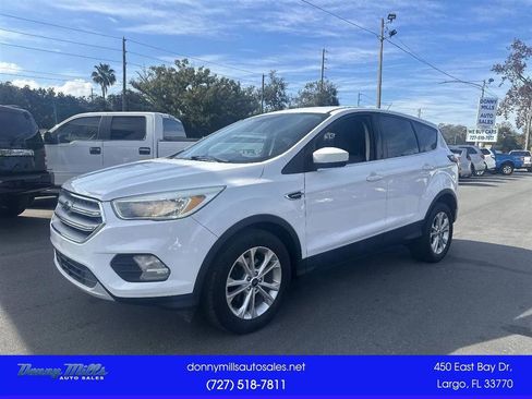Used 2017 Ford Escape SE image 1