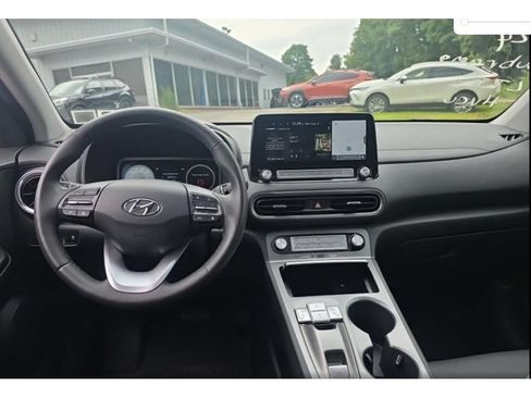 Used 2023 Hyundai Kona Limited FWD image 5