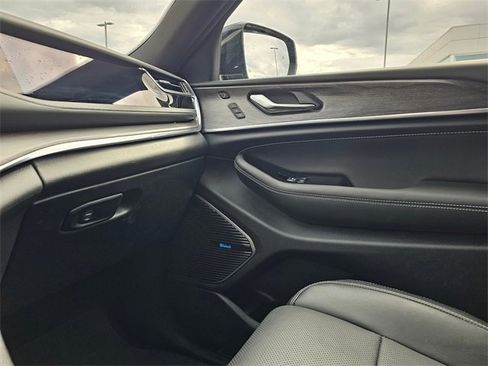 New 2023 Jeep Grand Cherokee Overland w/ Advanced Protech Group III image 23