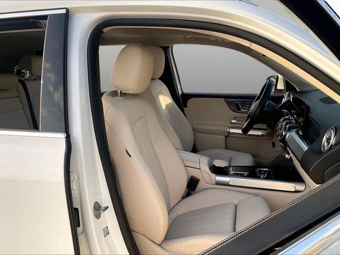 Used 2023 Mercedes-Benz GLB 250 4MATIC image 9