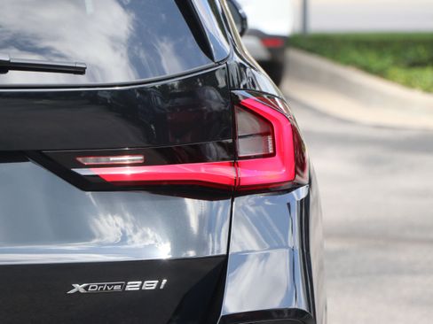 Certified 2025 BMW X1 xDrive28i w/ M Sport Package image 11