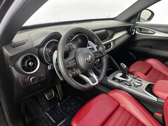 Used 2023 Alfa Romeo Stelvio Veloce AWD/4WD image 21