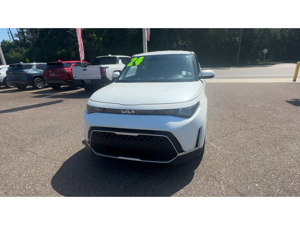 Used 2024 Kia Soul LX w/ Option Group 015 FWD image 7