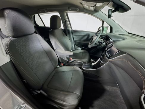 Used 2022 Chevrolet Trax LS w/ Tint and Cruise Package image 26