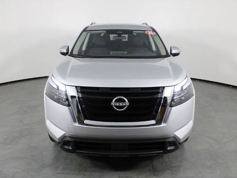 Certified 2025 Nissan Pathfinder SV FWD image 14