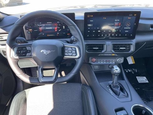 Used 2025 Ford Mustang Coupe RWD image 4