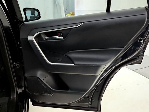 Certified 2022 Toyota RAV4 SE image 31
