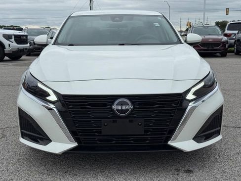 Used 2023 Nissan Altima 2.5 SV FWD image 9