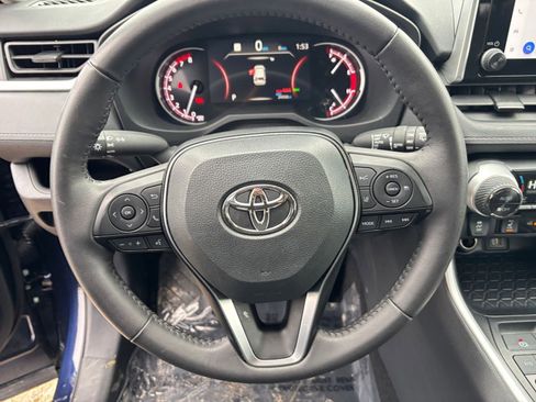 Used 2025 Toyota RAV4 XLE image 28