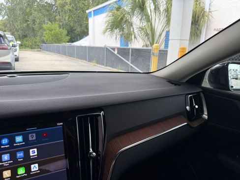 Used 2025 Volvo V60 B5 Cross Country Plus image 35