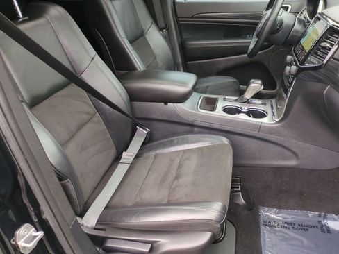 Used 2020 Jeep Grand Cherokee Altitude image 29
