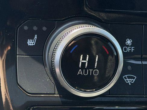 Certified 2024 Toyota Highlander XSE FWD image 17