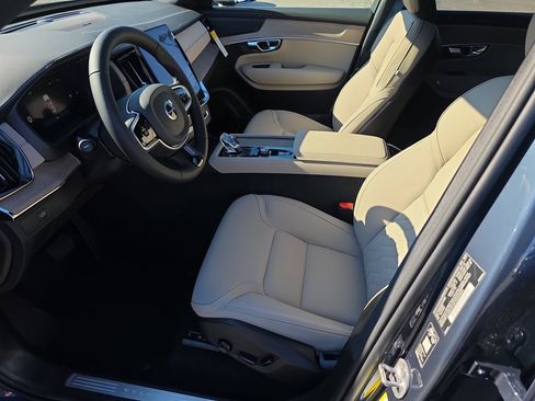 Used 2026 Volvo XC90 B6 Plus w/ Protection Package Premier AWD/4WD image 8
