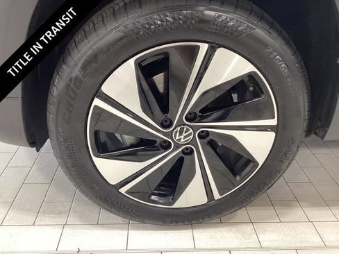 Used 2023 Volkswagen Taos SE w/ Panoramic Sunroof Package AWD/4WD image 22