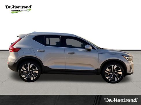 Used 2023 Volvo XC40 B5 Ultimate w/ Protection Package Premier image 4