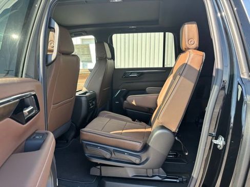 New 2026 Chevrolet Suburban High Country w/ Sun And Tow Package AWD/4WD image 14
