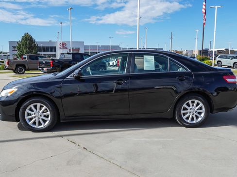 Used 2011 Toyota Camry XLE w/ SE/XLE Extra-Value Pkg FWD image 5