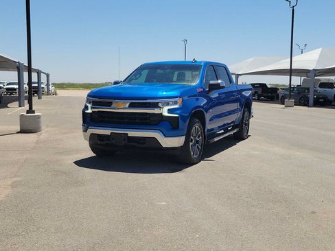 Used 2024 Chevrolet Silverado 1500 LT w/ Z71 Off-Road Package AWD/4WD image 4